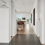 5 Bedroom Pet Friendly In Holiday home