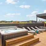 5 Bedroom Pet Friendly In *