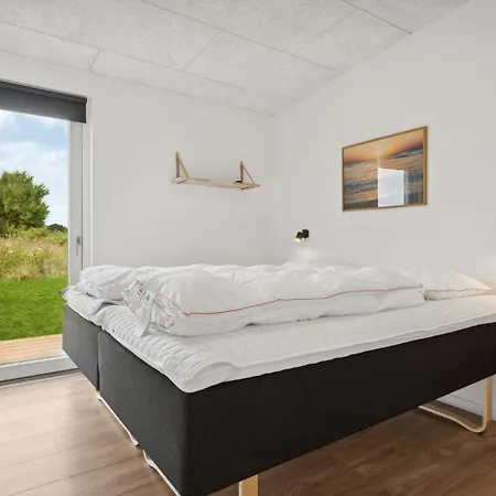 5 Bedroom Pet Friendly In בית נופש *