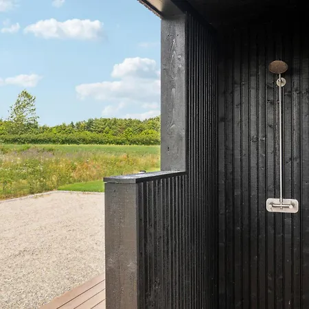 5 Bedroom Pet Friendly In *