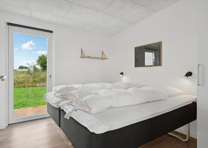 5 Bedroom Pet Friendly In *