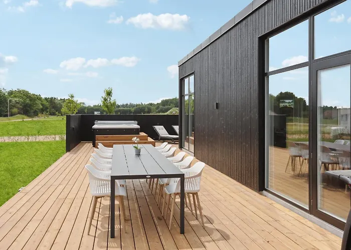 5 Bedroom Pet Friendly In *