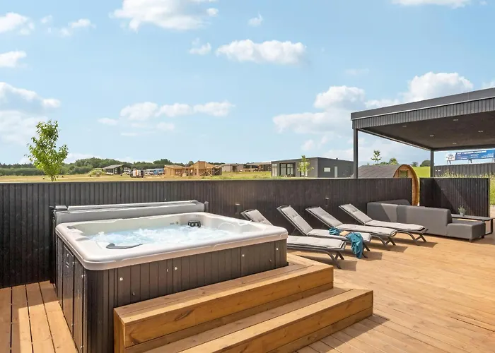 5 Bedroom Pet Friendly In *